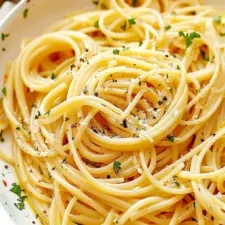 Classic Spaghetti Aglio e Olio: Easy Recipe for Flavorsome Meals